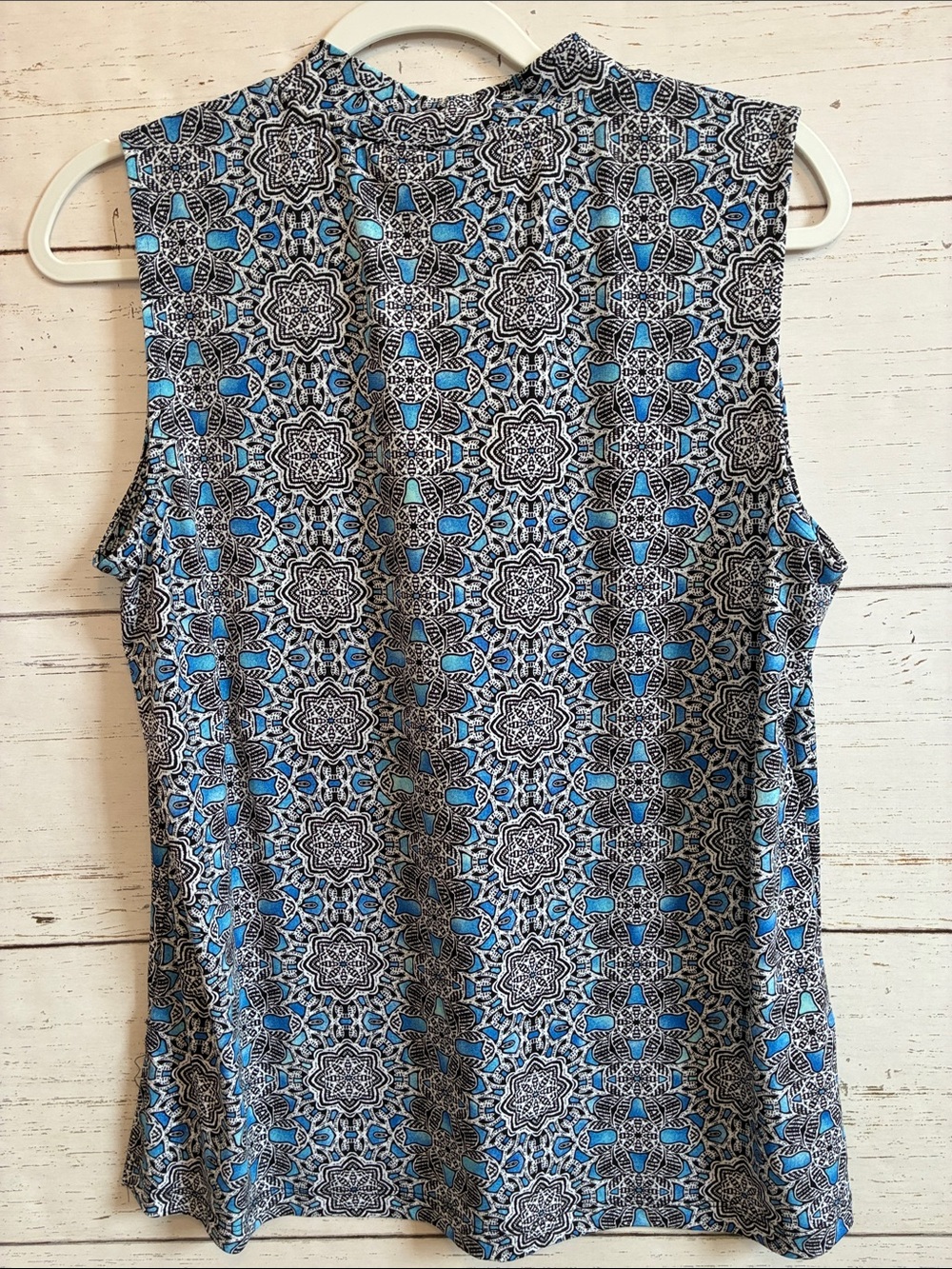 Dana Buchman Sleeveless V Neck Top in Blue/Black/White Pattern, sz L, NWT - Picture 7 of 15